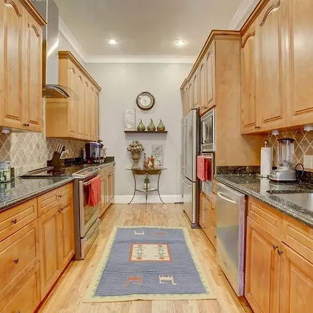 Sleeps16, Spacious Home, Close To Downtown, Beltline, And Walk To Restaurants, 75