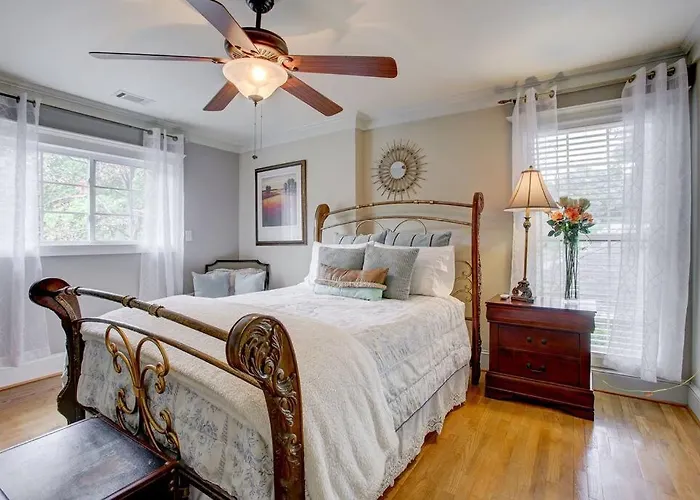 Sleeps16, Spacious Home, Close To Downtown, Beltline, And Walk To Restaurants, 75\