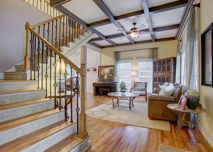Sleeps16, Spacious Home, Close To Downtown, Beltline, And Walk To Restaurants, 75\