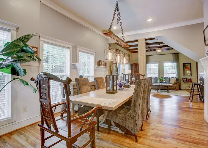 Sleeps16, Spacious Home, Close To Downtown, Beltline, And Walk To Restaurants, 75\