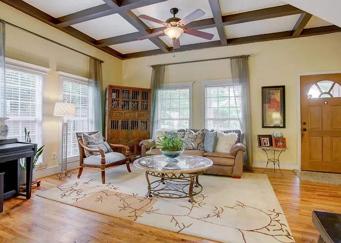 Sleeps16, Spacious Home, Close To Downtown, Beltline, And Walk To Restaurants, 75\