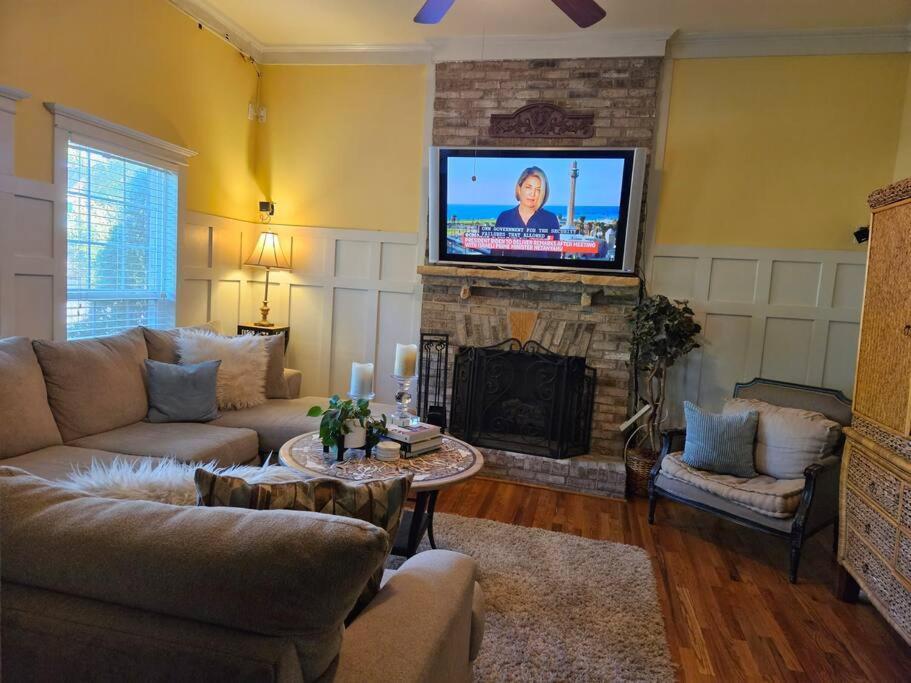 Sleeps16, Spacious Home, Close To Downtown, Beltline, And Walk To Restaurants, 75