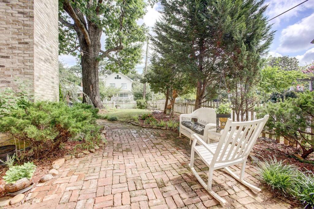 Hébergement de vacances Sleeps16, Spacious Home, Close To Downtown, Beltline, And Walk To Restaurants, 75