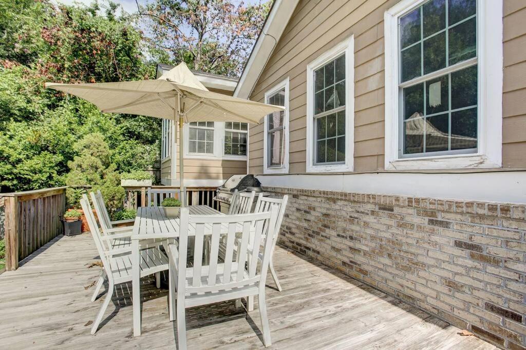 Hébergement de vacances Sleeps16, Spacious Home, Close To Downtown, Beltline, And Walk To Restaurants, 75