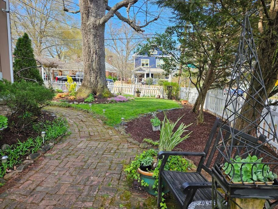 Hébergement de vacances Sleeps16, Spacious Home, Close To Downtown, Beltline, And Walk To Restaurants, 75