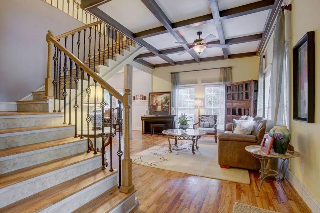 Sleeps16, Spacious Home, Close To Downtown, Beltline, And Walk To Restaurants, 75