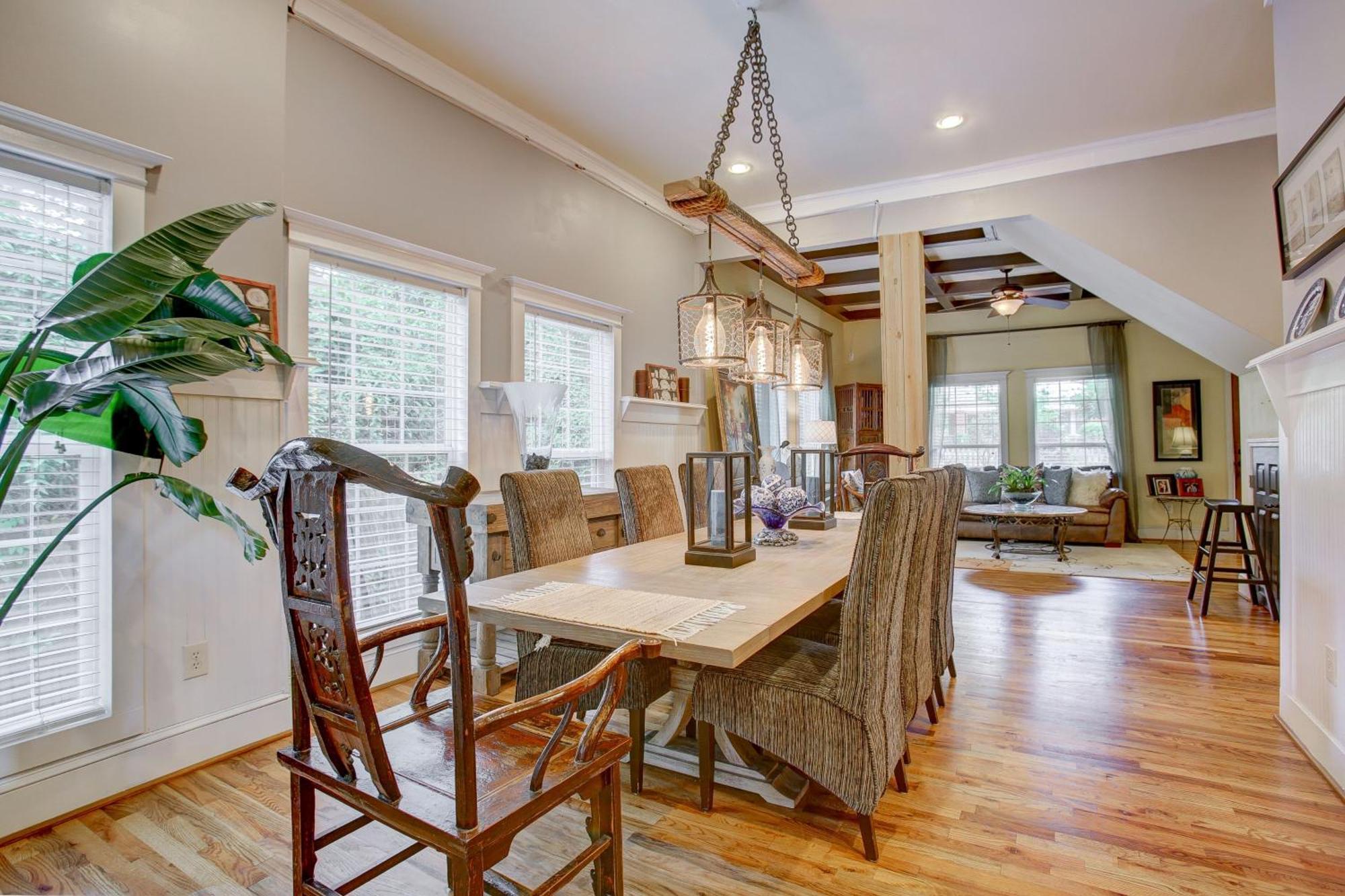 Hébergement de vacances Sleeps16, Spacious Home, Close To Downtown, Beltline, And Walk To Restaurants, 75